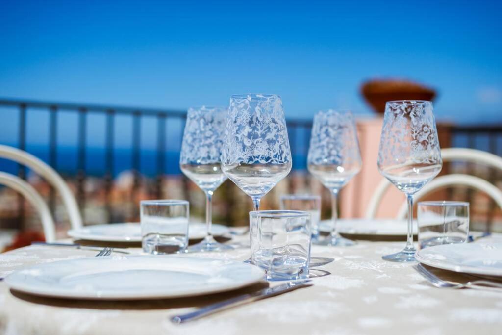 Casa Del Subacqueo. Amazing Terrace With Sea View. Wi-Fi Lägenhet Bordighera Exteriör bild