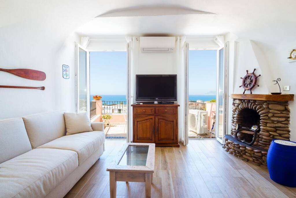 Casa Del Subacqueo. Amazing Terrace With Sea View. Wi-Fi Lägenhet Bordighera Exteriör bild